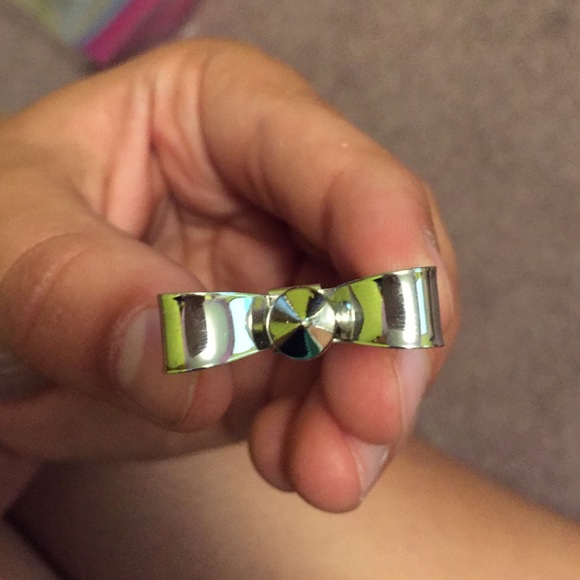 Bow ring - Picture 2 of 2