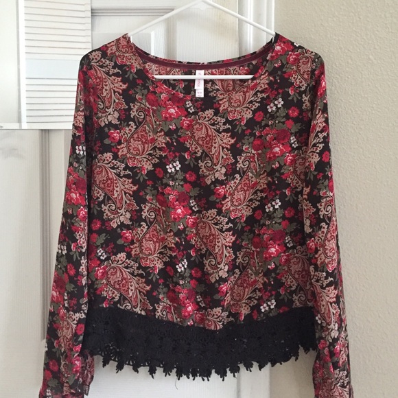 Floral top with intricate bottom design