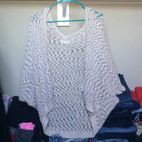 a cardigan/sweater - Picture 1 of 2