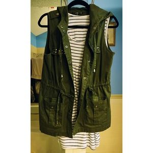 Cargo vest with hoodie