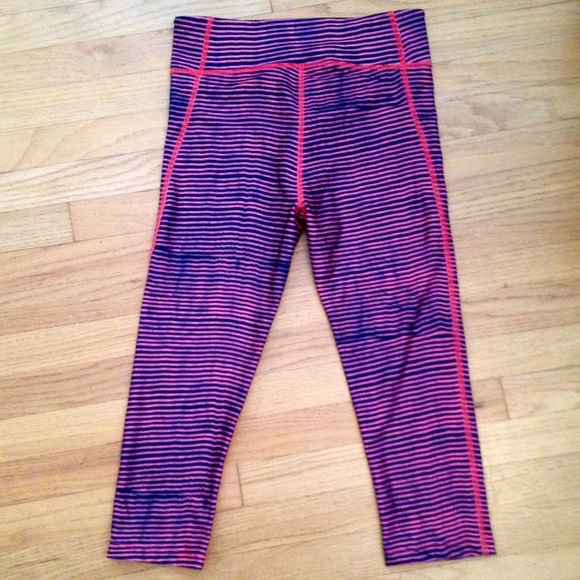 Under Armour Striped Capris - Picture 2 of 3