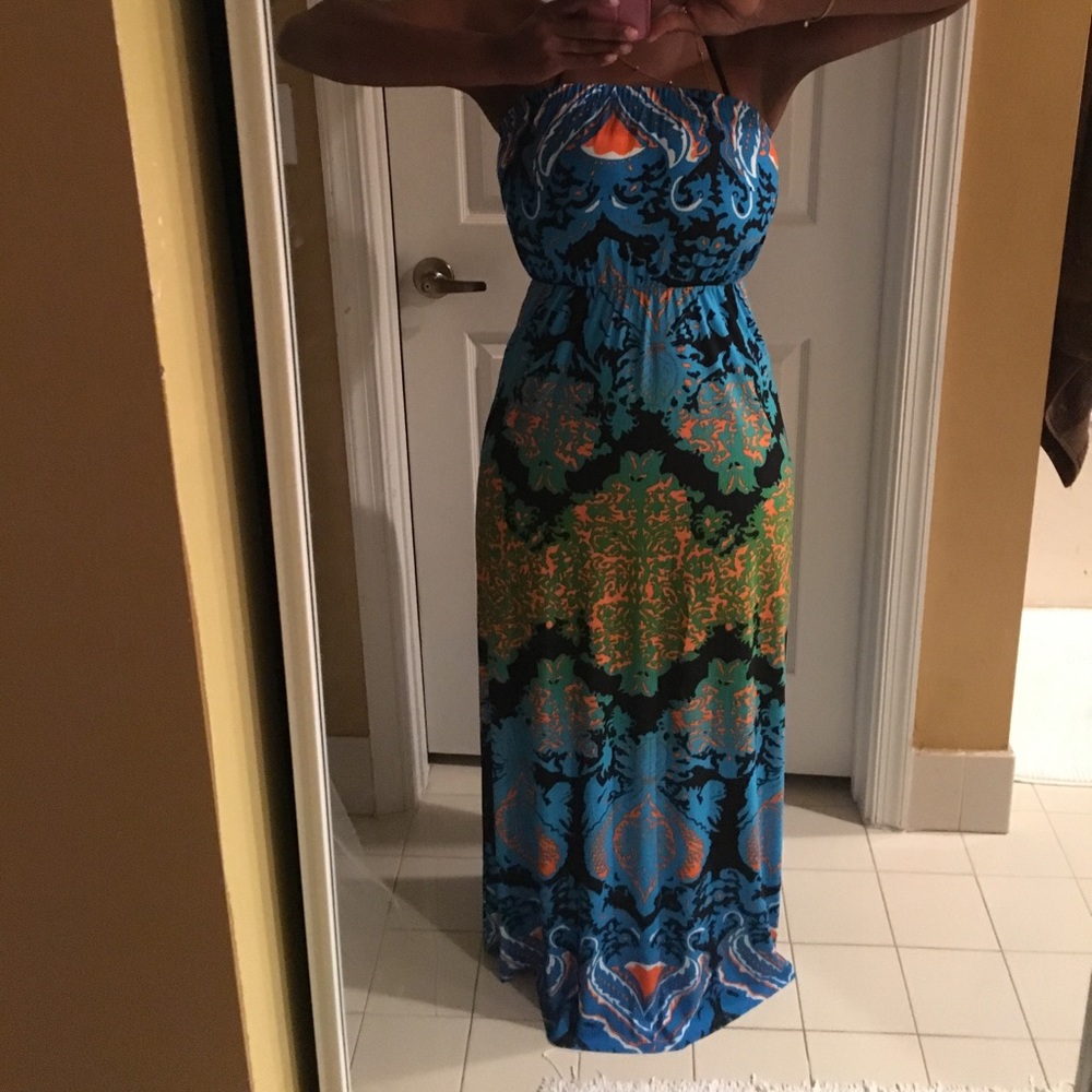NWOT Beautiful Maxi dress 💥HOLIDAY SALE 💥 - Picture 4 of 4