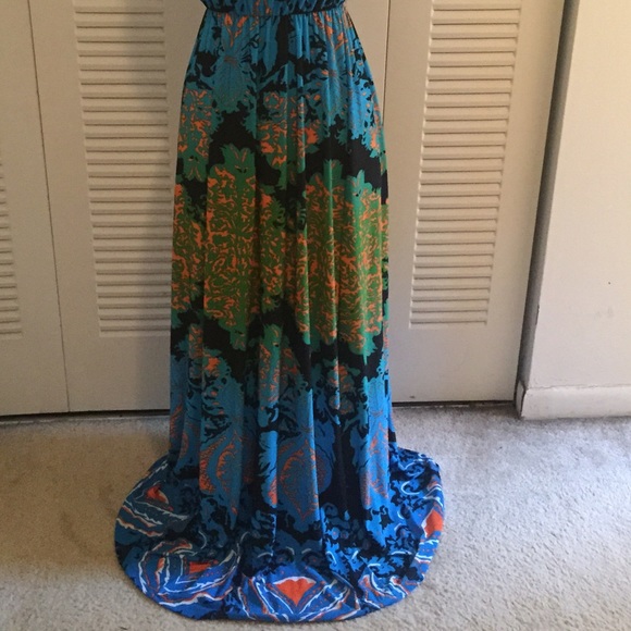 NWOT Beautiful Maxi dress 💥HOLIDAY SALE 💥 - Picture 3 of 4
