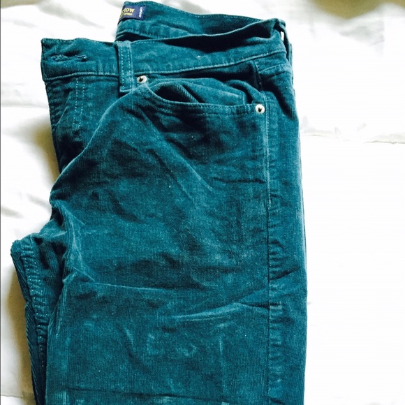 Levi's pants🌻