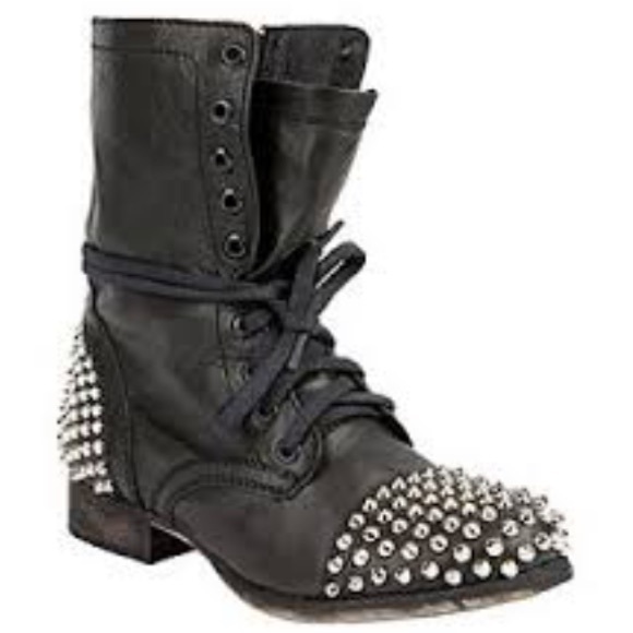 STEVE MADDEN STUDDED BOOTS