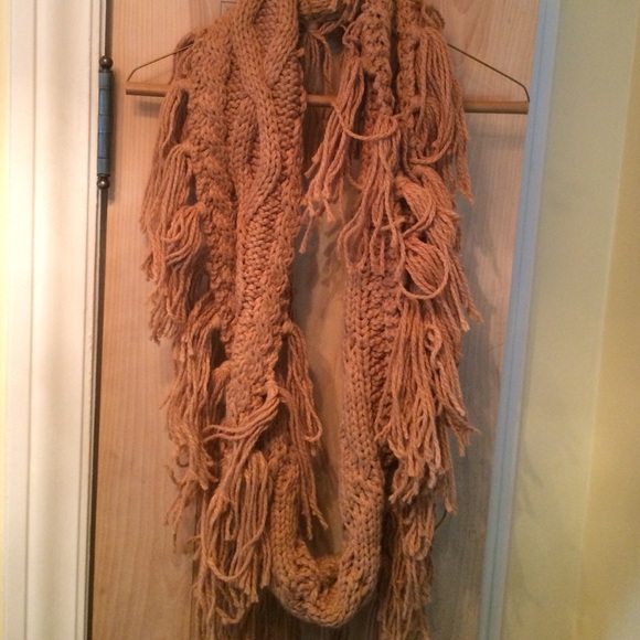 NEVER WORN Infinity scarf