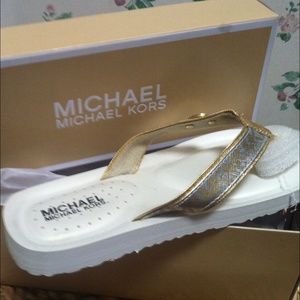 Michael Kors sandal/youth 5/women 7