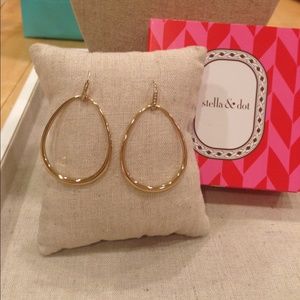 ⭐️⭐️Stella&Dot Goddess Hoops (gold)⭐️⭐️