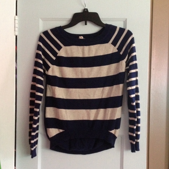 Red camel, high-low sweater