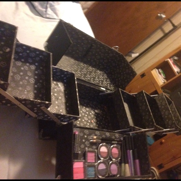 Caboodles box w/ BRAND NEW Color Workshop makeup!