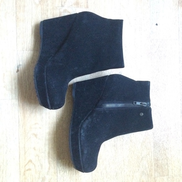 Aldo suede size 7 wedges