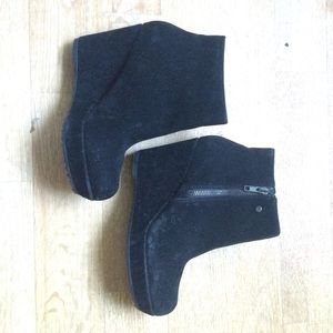 Aldo suede size 7 wedges