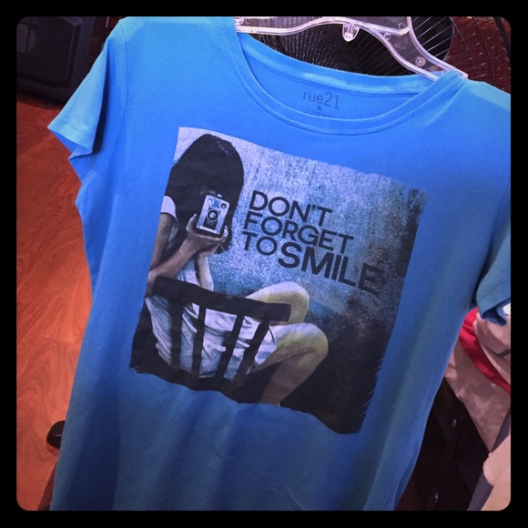 Rue 21 Graphic Tee - Picture 1 of 4