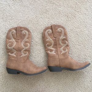 🌷Host Pick🌷 Cow Boy Boots size 7.5