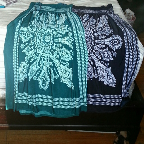 Lot of 2 Dresses One Black One Green OSFO