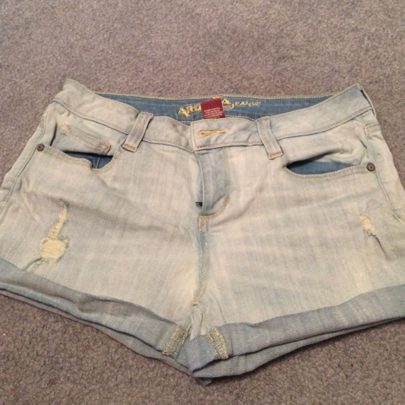 Distressed denim shorts - Picture 1 of 1