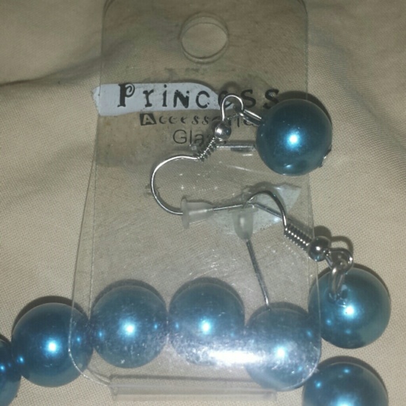 Teal Blue Pearl Necklace - Picture 2 of 4