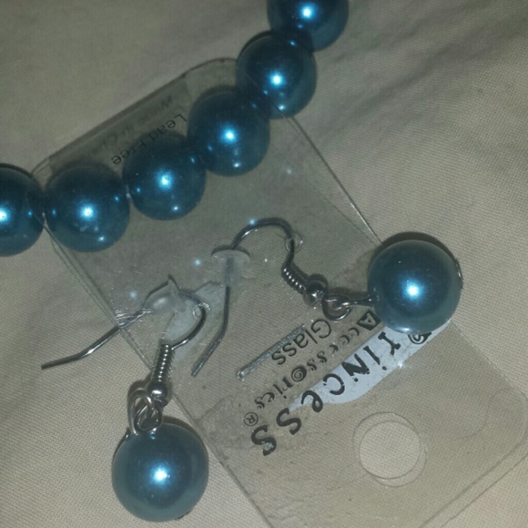Teal Blue Pearl Necklace - Picture 3 of 4
