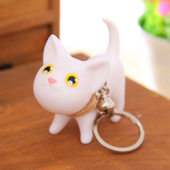 calicactus Accessories - White cat keychain 