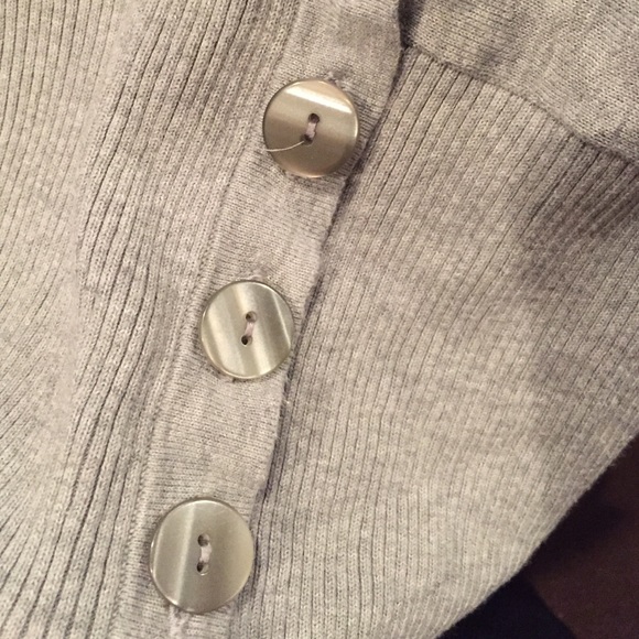 Super soft. Button-down halfway Cardigan - Picture 3 of 4