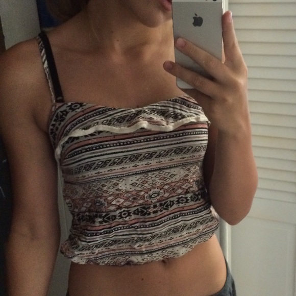 Cute Aztec print crop top. - Picture 3 of 3