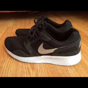 Nike Kaishi sneakers size WOMENS 8.5