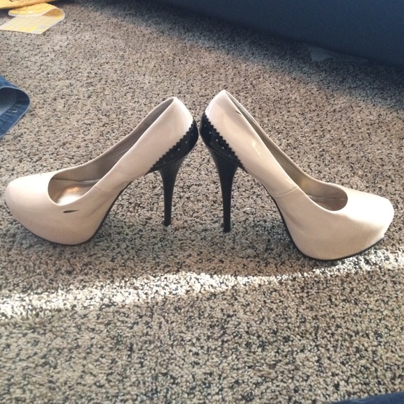 Nude Patent leather pumps - Picture 2 of 4