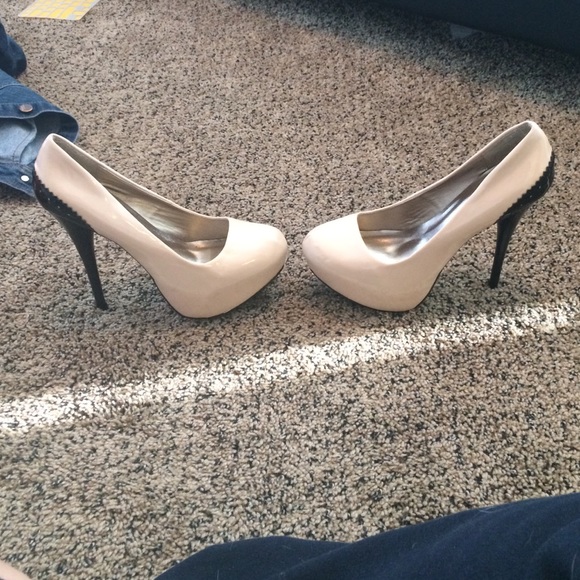 Nude Patent leather pumps - Picture 3 of 4