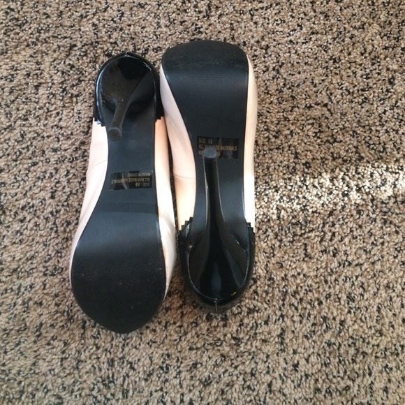 Nude Patent leather pumps - Picture 4 of 4