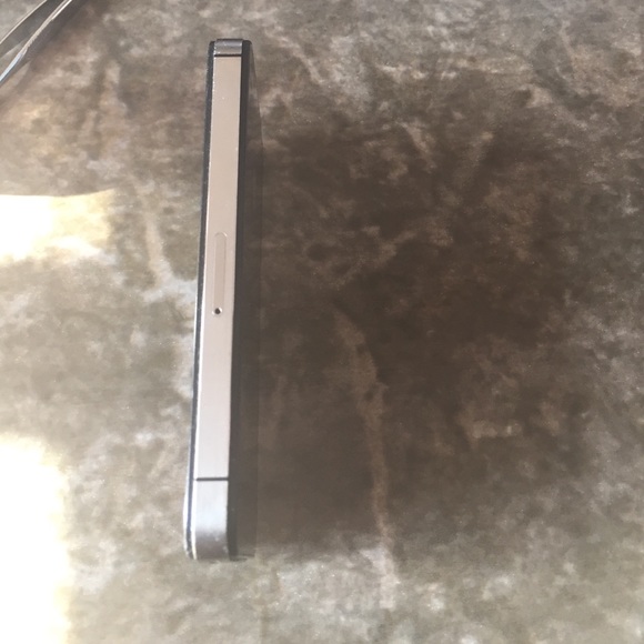 iPhone 4s - Picture 4 of 4