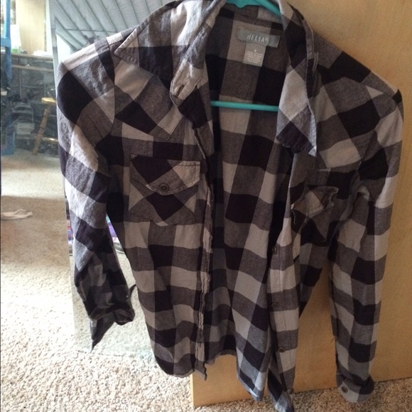 Black and gray plaid - Picture 1 of 1