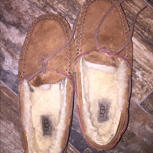 RARELY worn ugg moccasins
