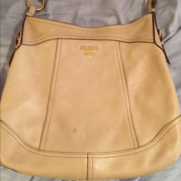 Prada beige purse! 100% authentic👐🏼