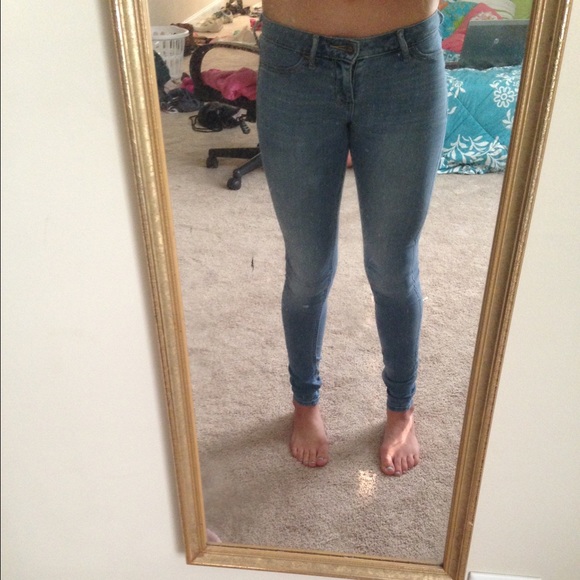 light wash Hollister skinny jeans