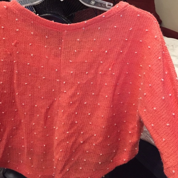 Soft-Knit Crop-Top Sweater - Picture 4 of 4