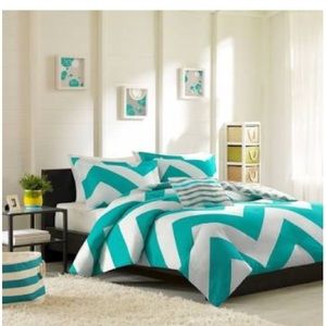 Twin size Aqua Chevron comforter set