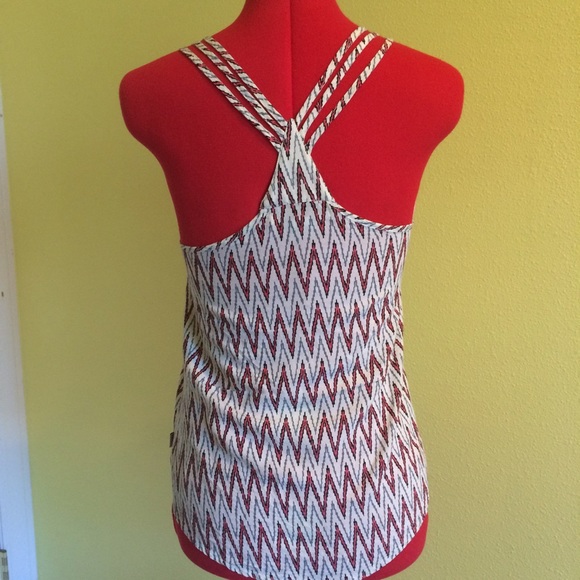 🎁 SOLD IN BUNDLE Chevron tank top - Picture 4 of 4