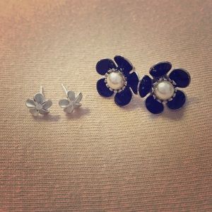 Flower stud earrings