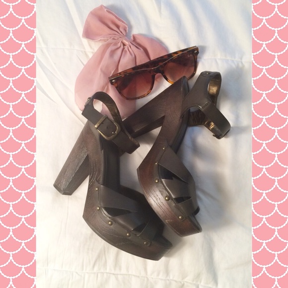 ⚡️Price Drop⚡️Brown Platform Studded Sandals