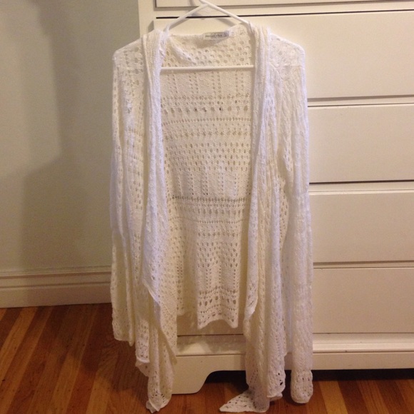 Cream open sweater w hood