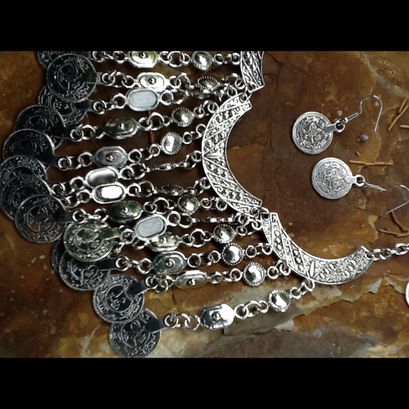 🌹SALE🌹 Gypsy Necklace & Earring Set - Picture 2 of 2