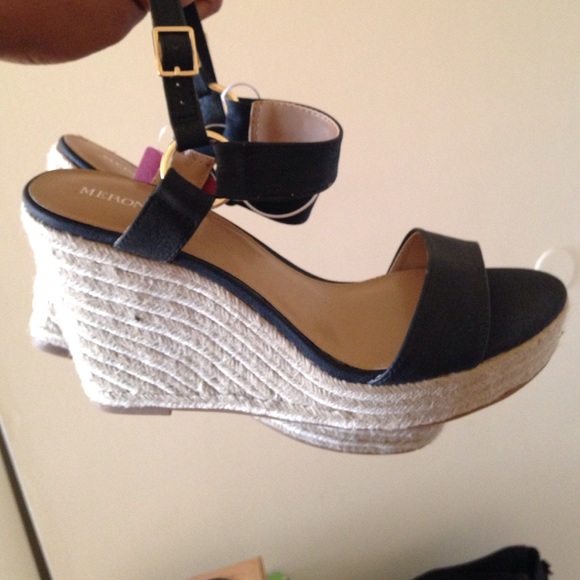 Black wedges!