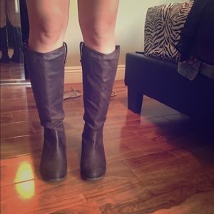BROWN COWGIRL BOOTS!