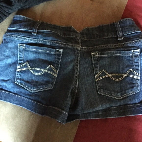 Shorts - Picture 3 of 3