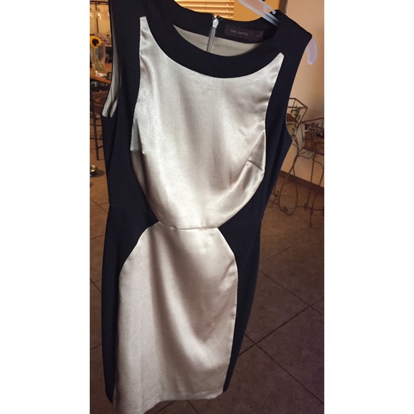 REDUCED ‼️ THE LIMITED - SIZE 0 - gorgeous dress
