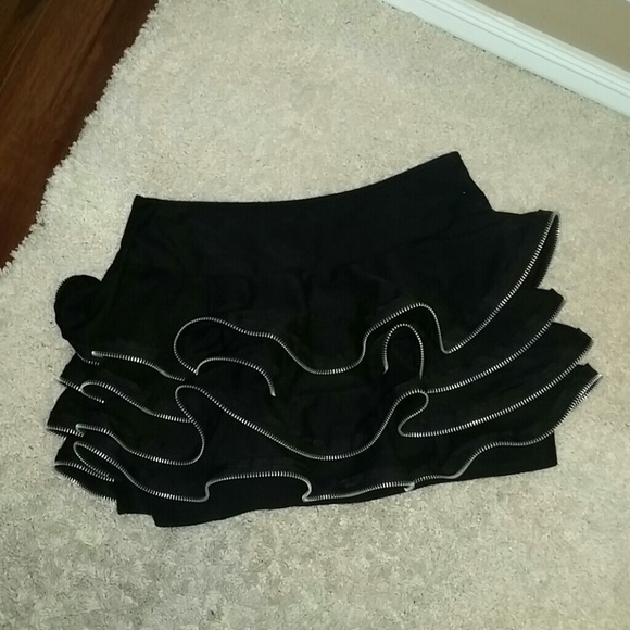 *Bundle* NWOT Black Short Zipper Skirt - Picture 3 of 4