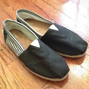 Black & White Toms