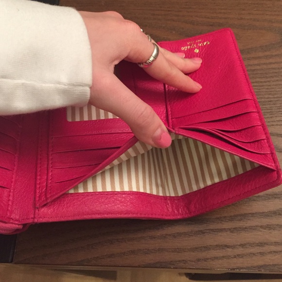 SOLD Pink Kate Spade Leather Wallet - Picture 4 of 4