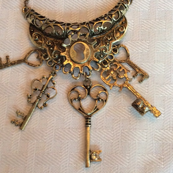 Key style necklace
