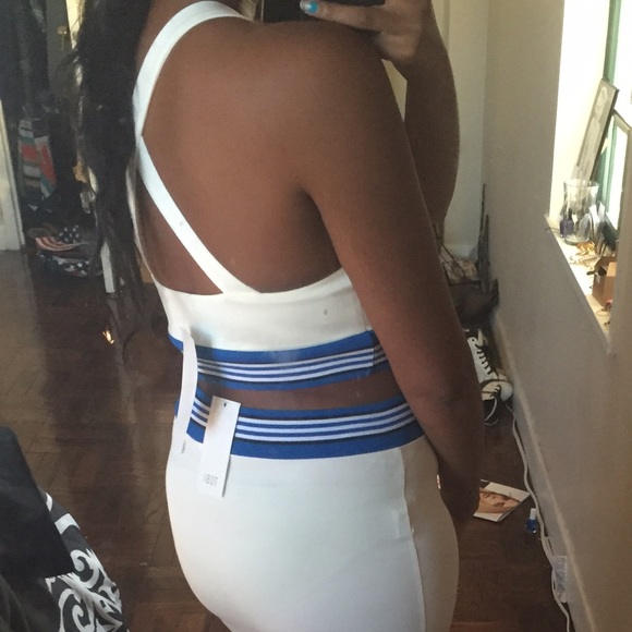 Cute two piece sporty chic set. Great for summer - Picture 2 of 4